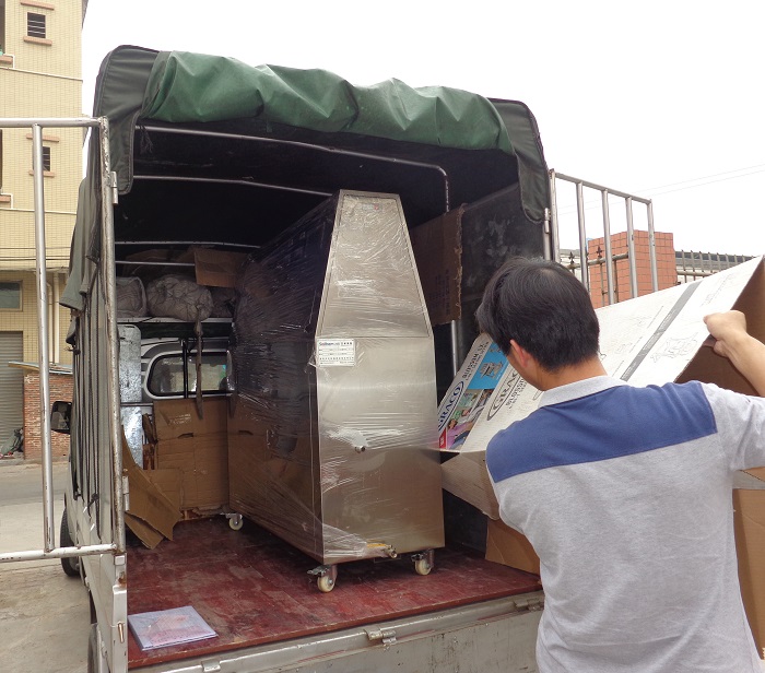 紫外線試驗(yàn)箱出發(fā)客戶(hù)廠