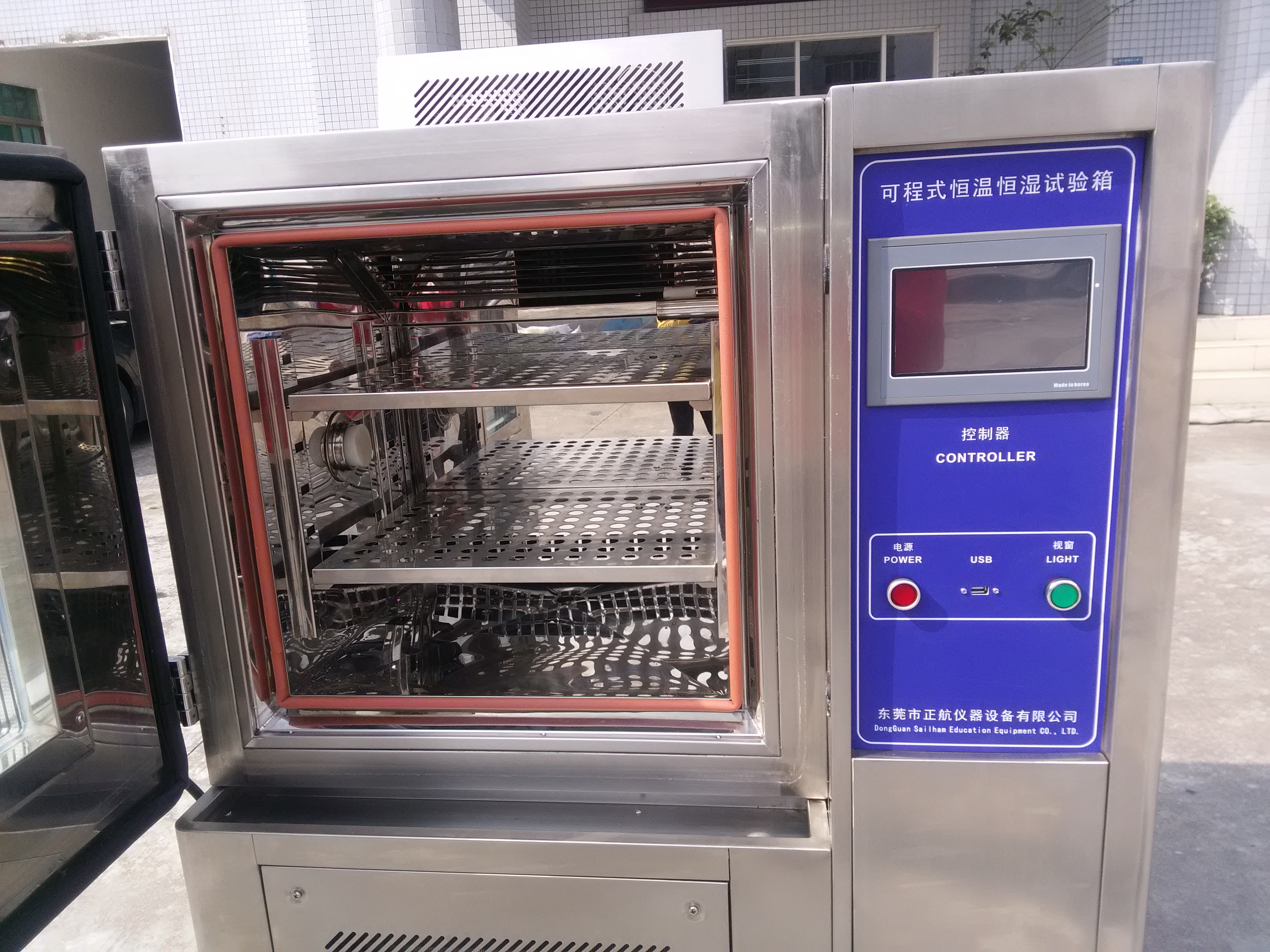 深圳中創(chuàng)儀器高低溫試驗(yàn)箱細(xì)節(jié)直視圖